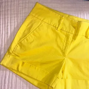 New York & Co Size 0 Bright Yellow Women's Shorts thumbnail 2