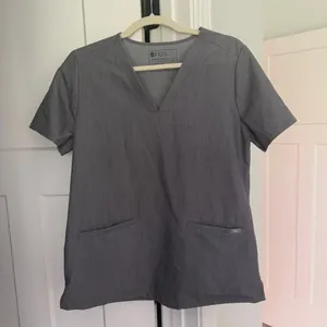 Figs Casma Three-Pocket Scrub Top gray short‎ sleeve v neck pocket thumbnail 2