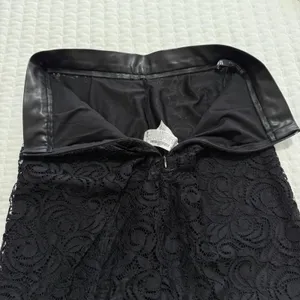 Zara Black Lace Mini Skirt With Faux Leather Waist Trim Detail Sz XS thumbnail 9