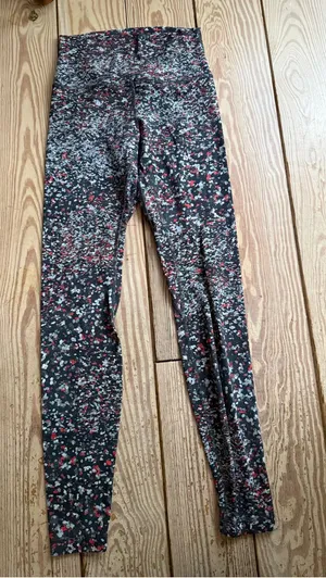 Lululemon Black Red White Speckled Leggings size 4 thumbnail 1