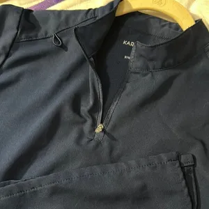 Ladies Navy Blue scrub top NWT SZ L thumbnail 6