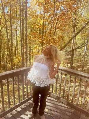 boutique lace top thumbnail 2