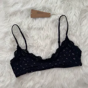 Skim Fits Everybody Lace Scoop Bralette Onyx Rosebud Size Medium thumbnail 2