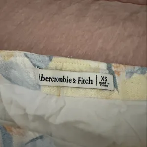 Abercrombie & Fitch Floral Linen Skirt thumbnail 3