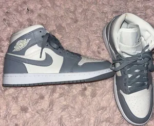 Air Jordan Women’s  1 Mid Stealth thumbnail 5