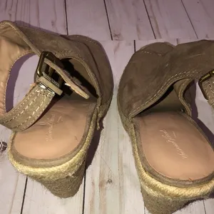 Universal Threads tan open toe wedge sandal thumbnail 5