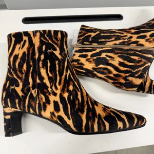 A New Day Womens Tiger Print Ankle Boots Brown Black Low Block Heel Size 11 NEW thumbnail 6