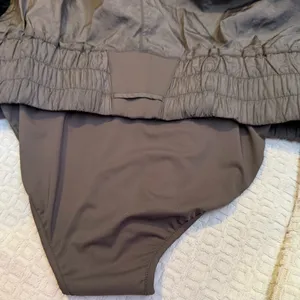 Nice breezy, warm-up style running shorts Women' Gray High-Waisted Shorts thumbnail 7