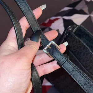 Michael Kors Mk Jet Set Messenger Bag thumbnail 7