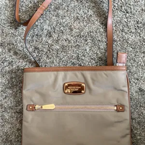 Michael Kors Crossbody thumbnail 1