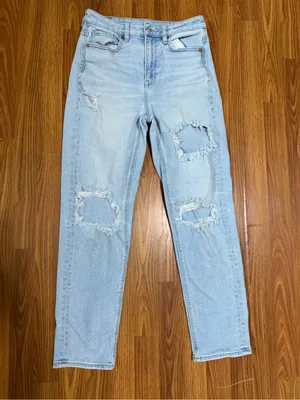 American Eagle Outfitters Light Blue Distressed Mom Straight Leg Jeans Size 4 thumbnail 2