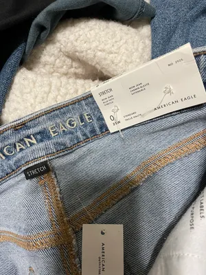 NWT American Eagle Mom Jeans thumbnail 4