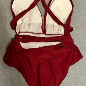 NWT CUPSHE One Piece Swimsuit Sexy Deep V Neck Crisscross Back red size L thumbnail 4