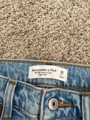 Abercrombie 90s relaxed high rise jeans size 26 short thumbnail 2