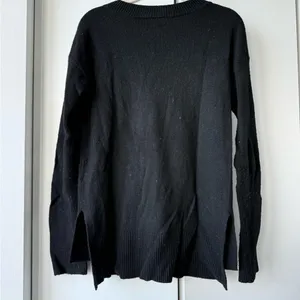 GAP Women's Classic Black Crew Neck Sweater thumbnail 3