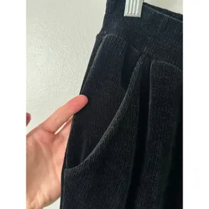 Alo Yoga S Chenille High-Waist Wide Leg Chalet Pant in Black thumbnail 5