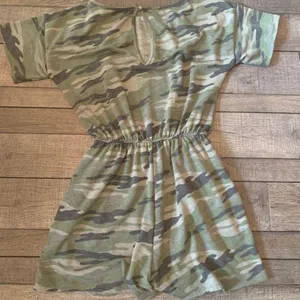 Francesca’s camo print romper Size M thumbnail 5