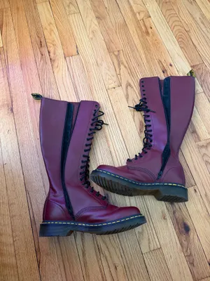 Dr. Martens Vintage 1B60 20-eye knee-high boots cherry smooth red oxblood Sz 9 Tall Lace-Up Leather Moto Combat Burgundy goth Rare thumbnail 2