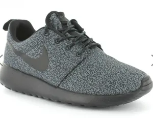 Rosherun Print Nike Femme size 7 worn only twice thumbnail 1