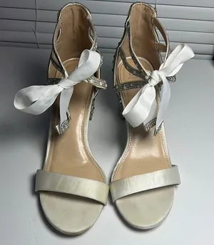 White Heels with Bow and Ankle Strap B23 Size 8.5 thumbnail 1