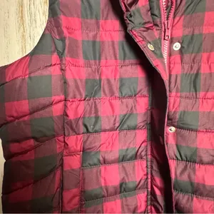 GAP Red and Black Buffalo Plaid Puffer Zipper Button Closure Vest Sz L thumbnail 5