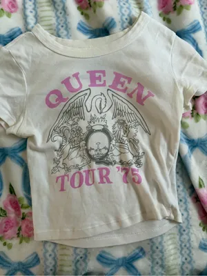 American Eagle Outfitters White Tee with Pink Queen Tour '75 Graphic thumbnail 1