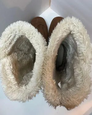 Falls Creek Faux Fur Lined Chelsea Boots Size 9 thumbnail 4