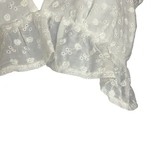 Idem Ditto White Eyelet Floral Crop Top Small‎ Peplum Ruffle Sleeve Plunge Neck thumbnail 4