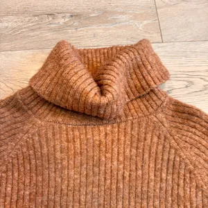 Old Navy Womens Medium M Ribbed Turtleneck‎ Cropped Sweater Toasty Orange thumbnail 3