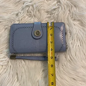 Women’s Wallet/ Wristlet BNWOT color light blue so many cards space see photos thumbnail 9