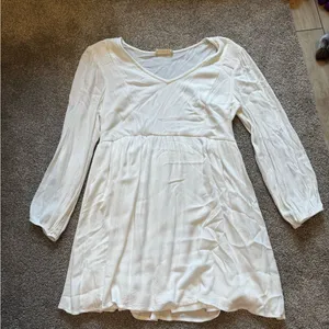 Elegant White Long Sleeve Dress thumbnail 1
