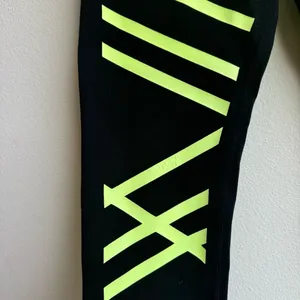 ALO Yoga Airbrush Glow In the Dark Stripe Bandage Legging Black Size Medium thumbnail 5