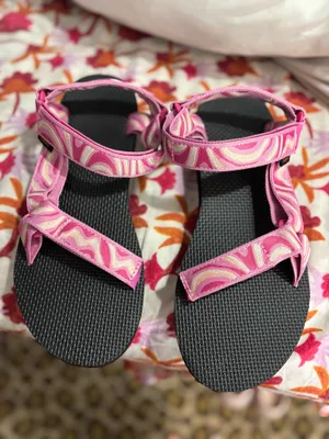 Teva Universal Pink Tie-Dye Vegan Hook & Loop Strap NWOT✨ thumbnail 2