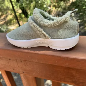 Oofos OOcoozie Womens Size 6 Shoe Slippers Comfort Fleece Recovery‎ Slip On New! thumbnail 9