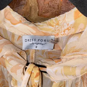 Dress Forum Beige Tan Floral Long Sleeve Tiered Maxi Dress Women's Size Small thumbnail 5