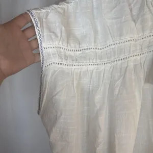 Max Studio London White Floral Sleeveless Top Size Medium NWT thumbnail 5