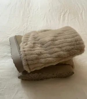 Tan Fur Boots Size 7 thumbnail 3