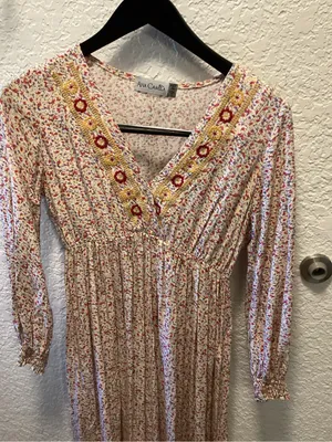 Embroidered V-Neck Pink Floral Maxi Dress small thumbnail 2