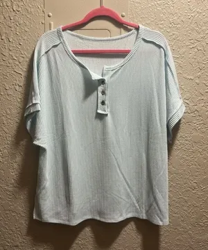 Woman’s Blue Short Sleeve Shirt Woman’s Size 2X thumbnail 1