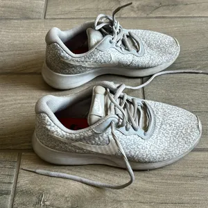 Nike gray sneakers thumbnail 1