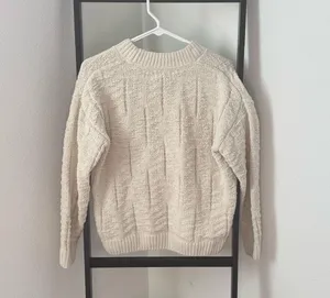 White Sweatshirt thumbnail 1