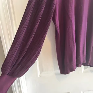 Plum Purple‎ Sweater with Pleated Bishop Sleeves Ruffle Mock Neck Size Medium thumbnail 3
