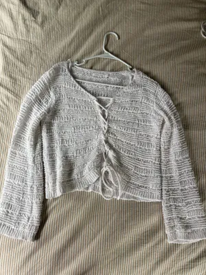 White Sweater Size M thumbnail 2