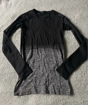 lululemon athletica Black to Gray Ombre Swiftly Long-Sleeve Performance Size 4 thumbnail 1