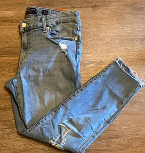 Lucky Brand Light Wash Low Rise Distressed Ankle Jeans Size 12 thumbnail 1