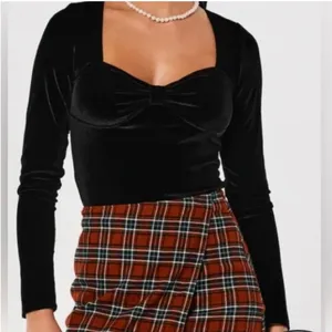 Hollister velvet long sleeve sweetheart top size medium thumbnail 6