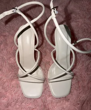 Heels White Size 6.5 thumbnail 1