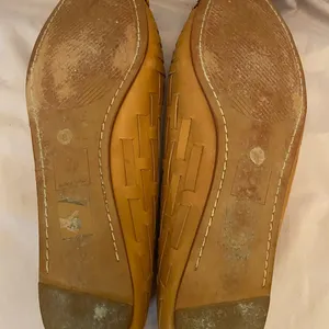 Dolce Vita Leather Tan Loafer with Bronze tip size 8M thumbnail 4