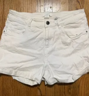 H&M white jean shorts thumbnail 1