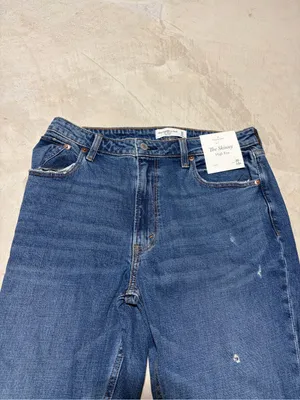 Abercrombie & fitch skinny high rise Distressed Jeans 30/10R curve love MSRP$89 thumbnail 2